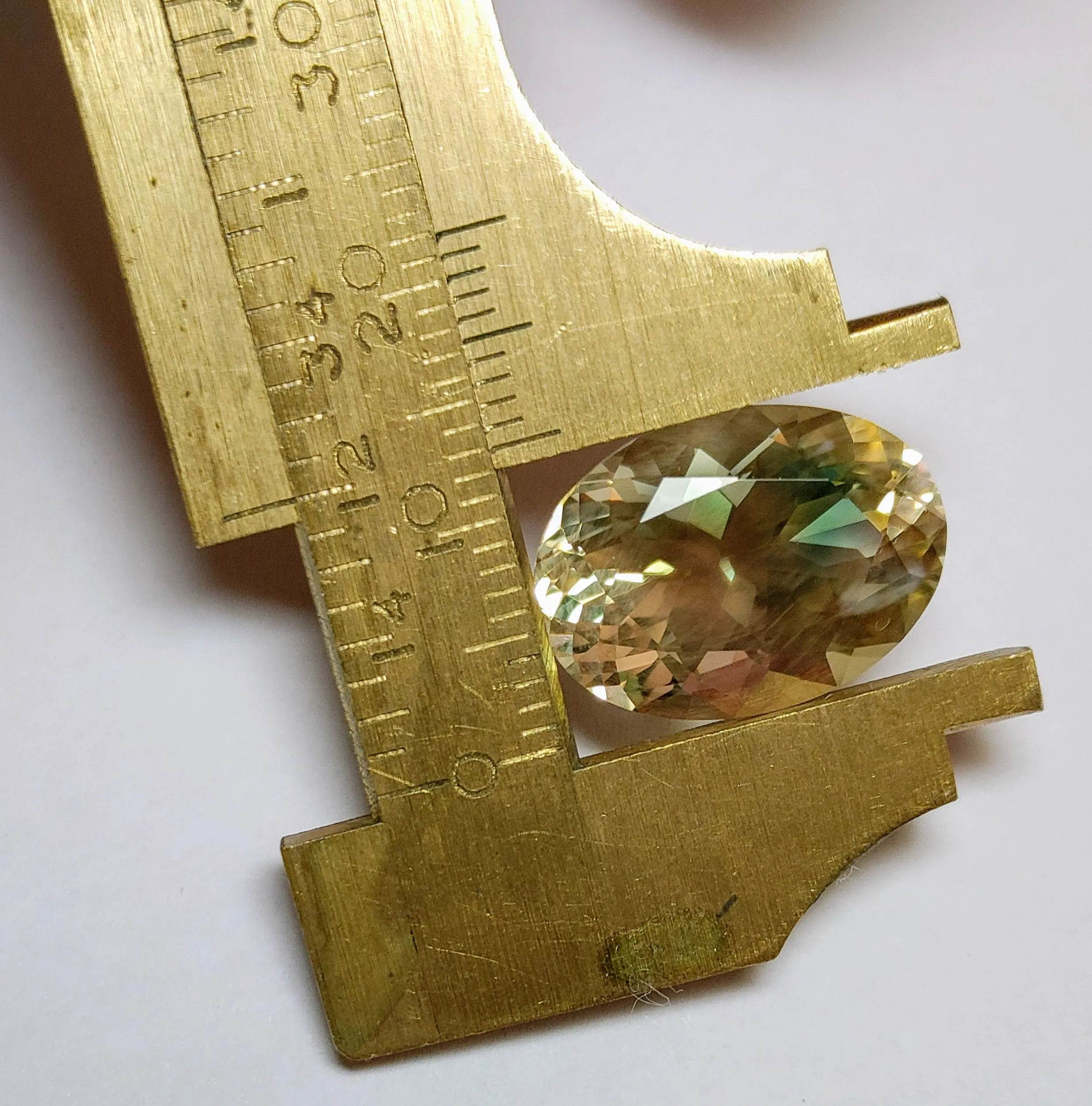 Oregon Sunstone Gem-Spectacular Tri Color-18 x 13mm-11.53 Carat Oval