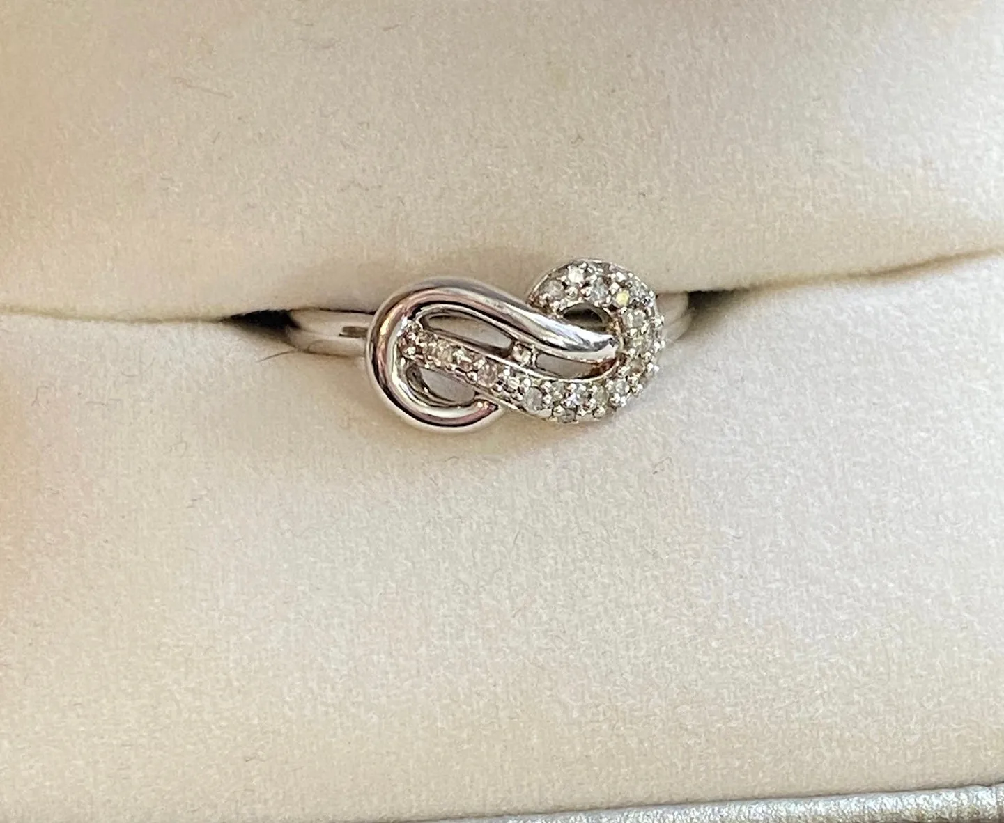 Sterling Silver 925 Diamond Infinity Knot Ring Sz 6.75